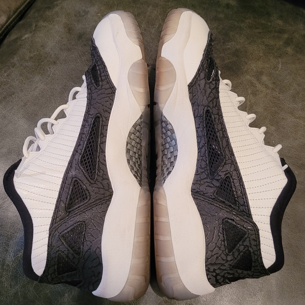 Jordan 11 low IE 2011